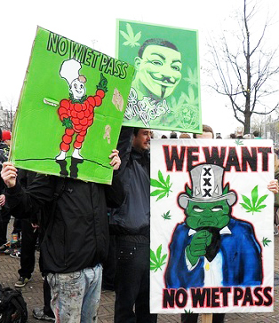 wietpas demo amsterdam bans weeds asales to tourists