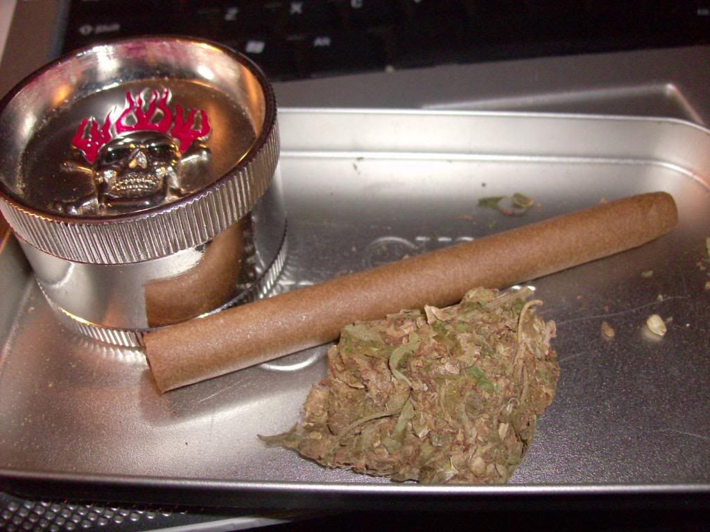How to roll a blunt