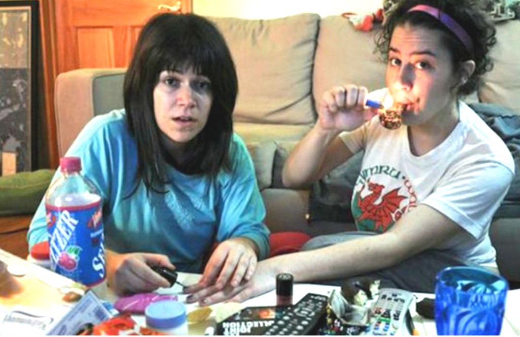 weed games hero image of 2 girls getting stoned